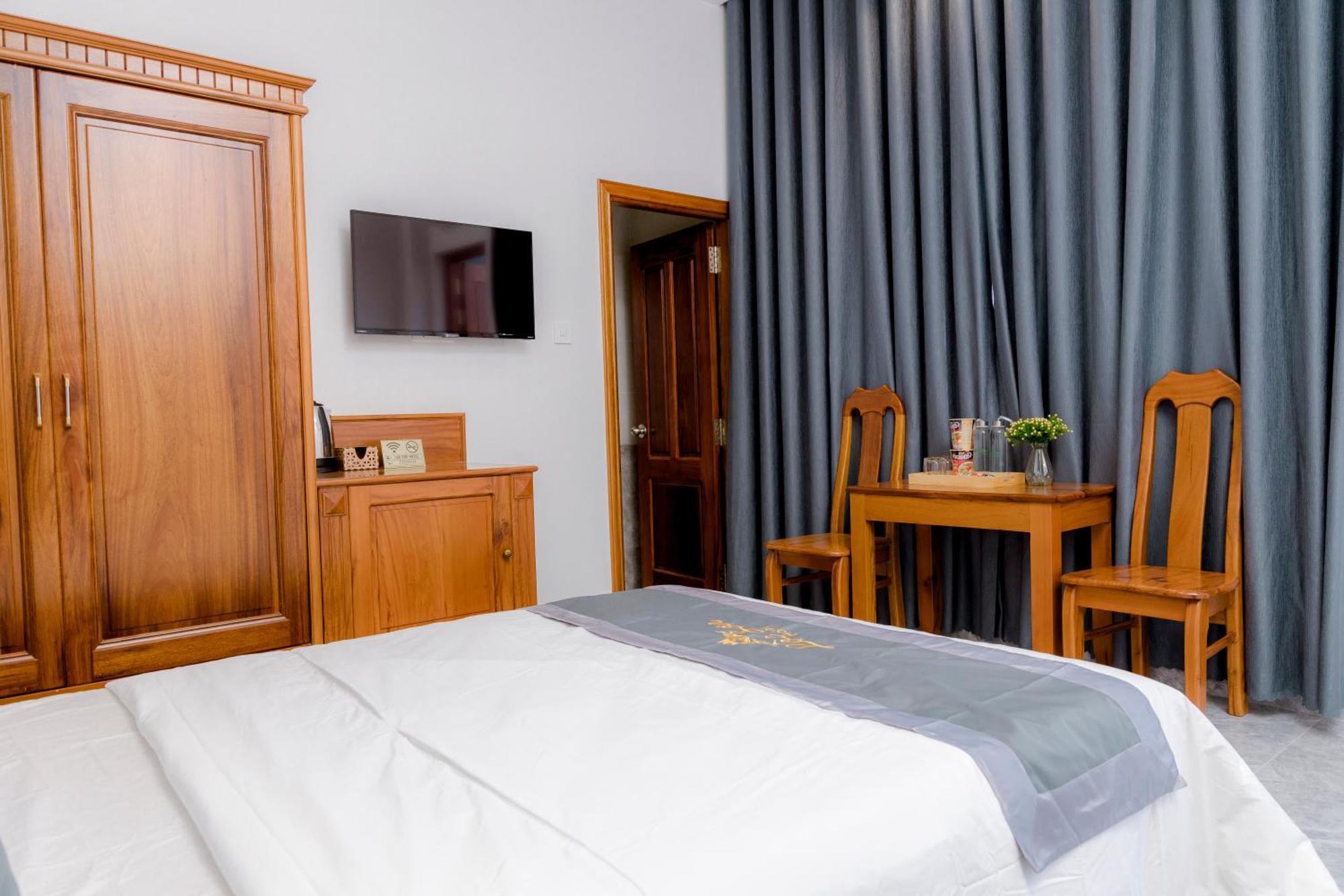 Loc Son Hotel Buon Ma Thuot Exterior photo